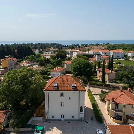 Comfortable Apartment With Swimming Pool In Umag * Umag