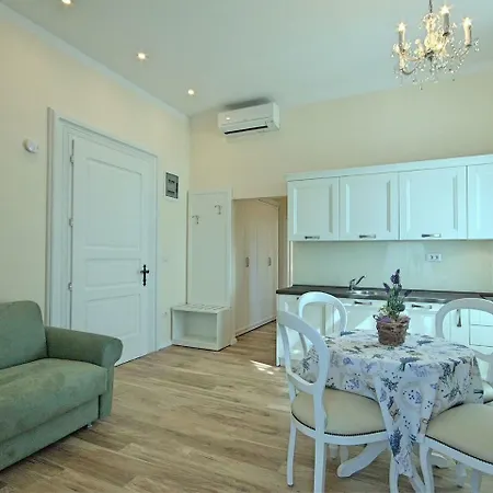 Comfortable Apartment With Swimming Pool In Umag Apartment Umag