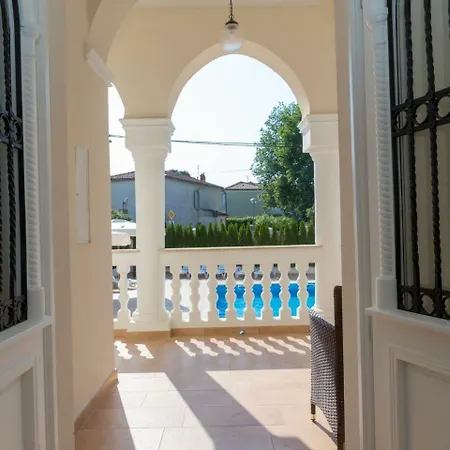 Apartment Comfortable Apartment With Swimming Pool In Umag *