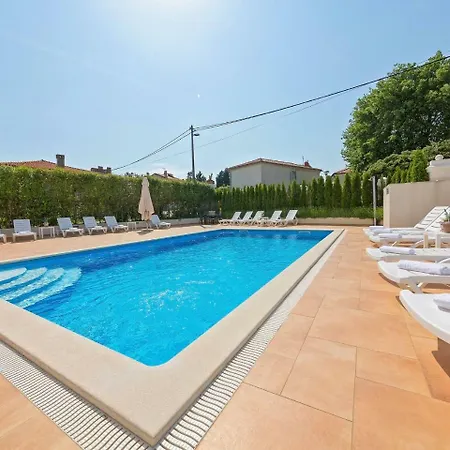 Comfortable Apartment With Swimming Pool In Umag * Umag