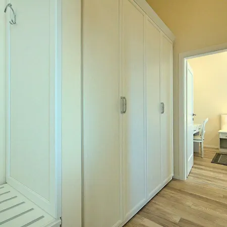 Comfortable Apartment With Swimming Pool In Umag Umag