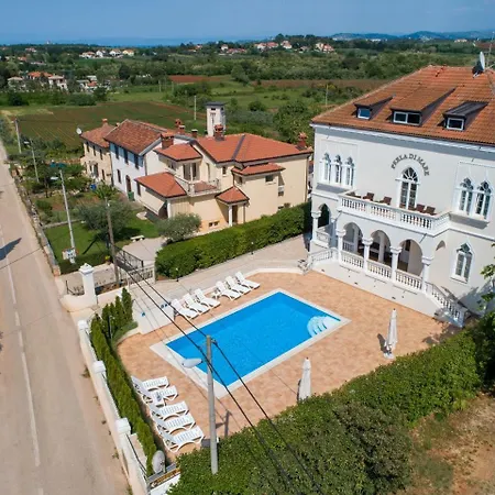 Apartment Comfortable Apartment With Swimming Pool In Umag Umag