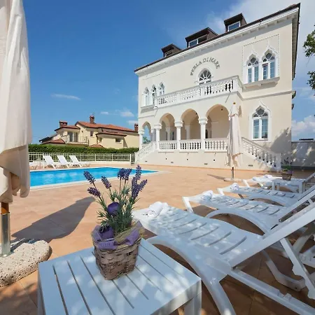 Comfortable Apartment With Swimming Pool In Umag * Umag