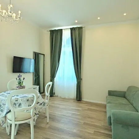 Comfortable Apartment With Swimming Pool In Umag Apartment