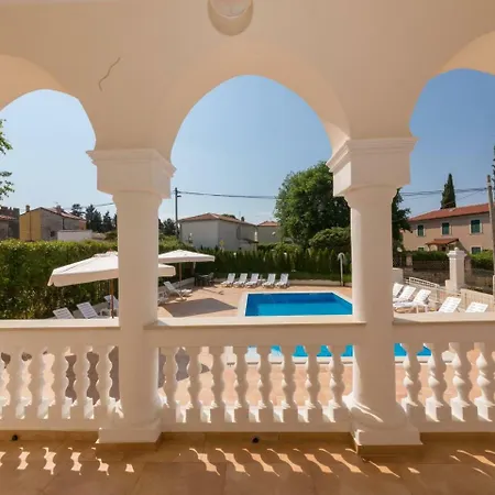 Apartmán Comfortable Apartment With Swimming Pool In Umag Umag